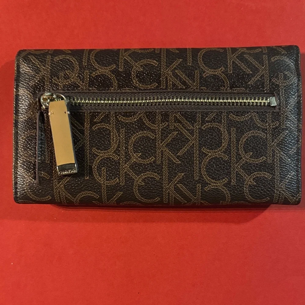Calvin Klein Trifold Wallet in Dark Brown Signature Leather - Picture 3 of 8